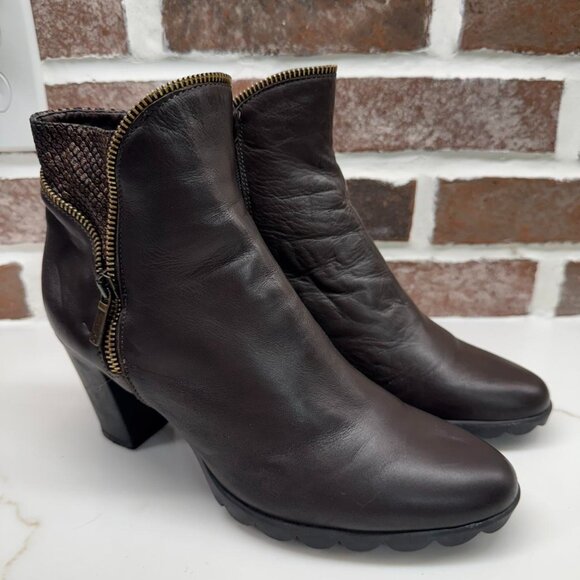 THE FLEXX Shoes - The Flexx Snakeskin Zip boots Women's 9